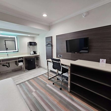 Travelodge Inn & Suites By Wyndham Fullerton Esterno foto
