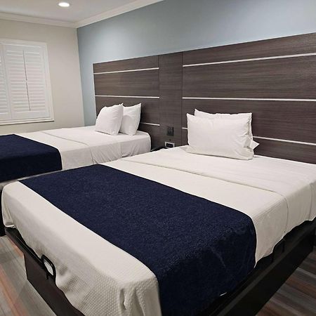 Travelodge Inn & Suites By Wyndham Fullerton Esterno foto