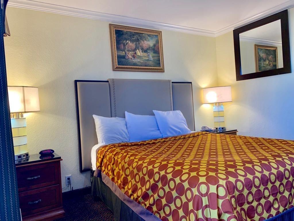 Travelodge Inn & Suites By Wyndham Fullerton Esterno foto