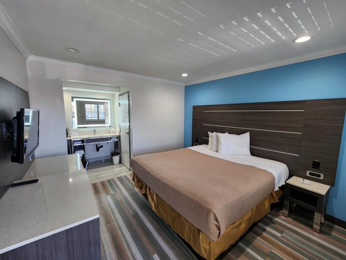 Travelodge Inn & Suites By Wyndham Fullerton Esterno foto