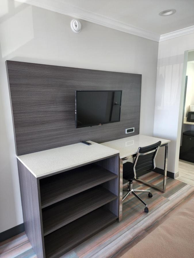 Travelodge Inn & Suites By Wyndham Fullerton Esterno foto