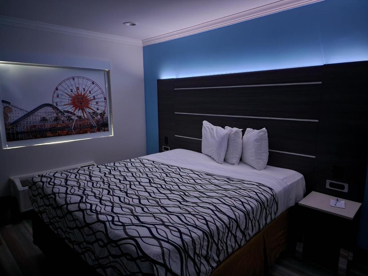 Travelodge Inn & Suites By Wyndham Fullerton Esterno foto