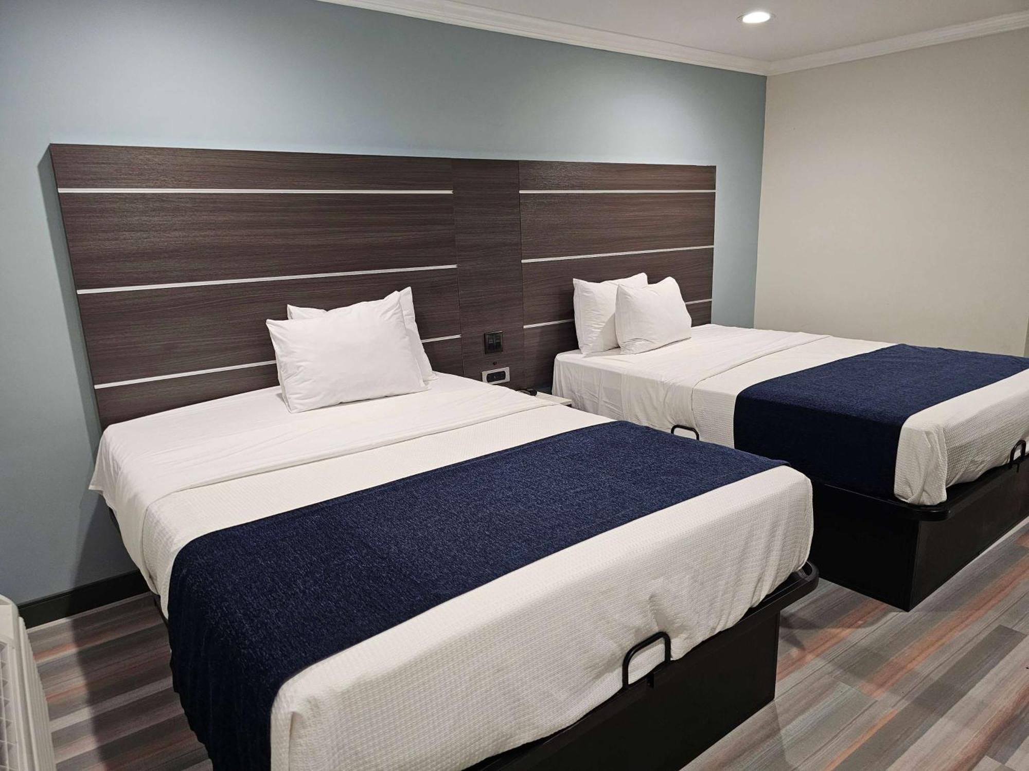 Travelodge Inn & Suites By Wyndham Fullerton Esterno foto