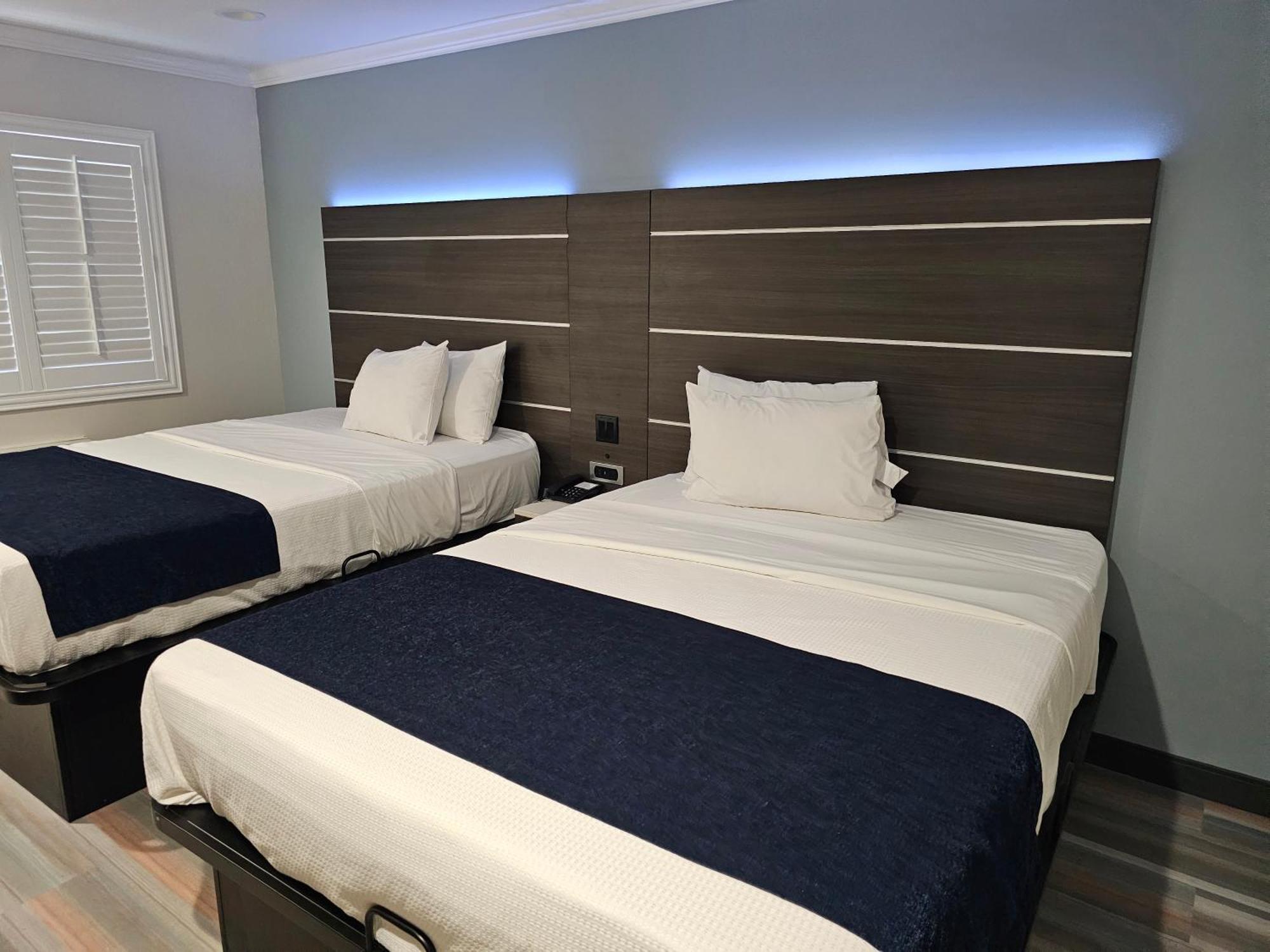 Travelodge Inn & Suites By Wyndham Fullerton Esterno foto