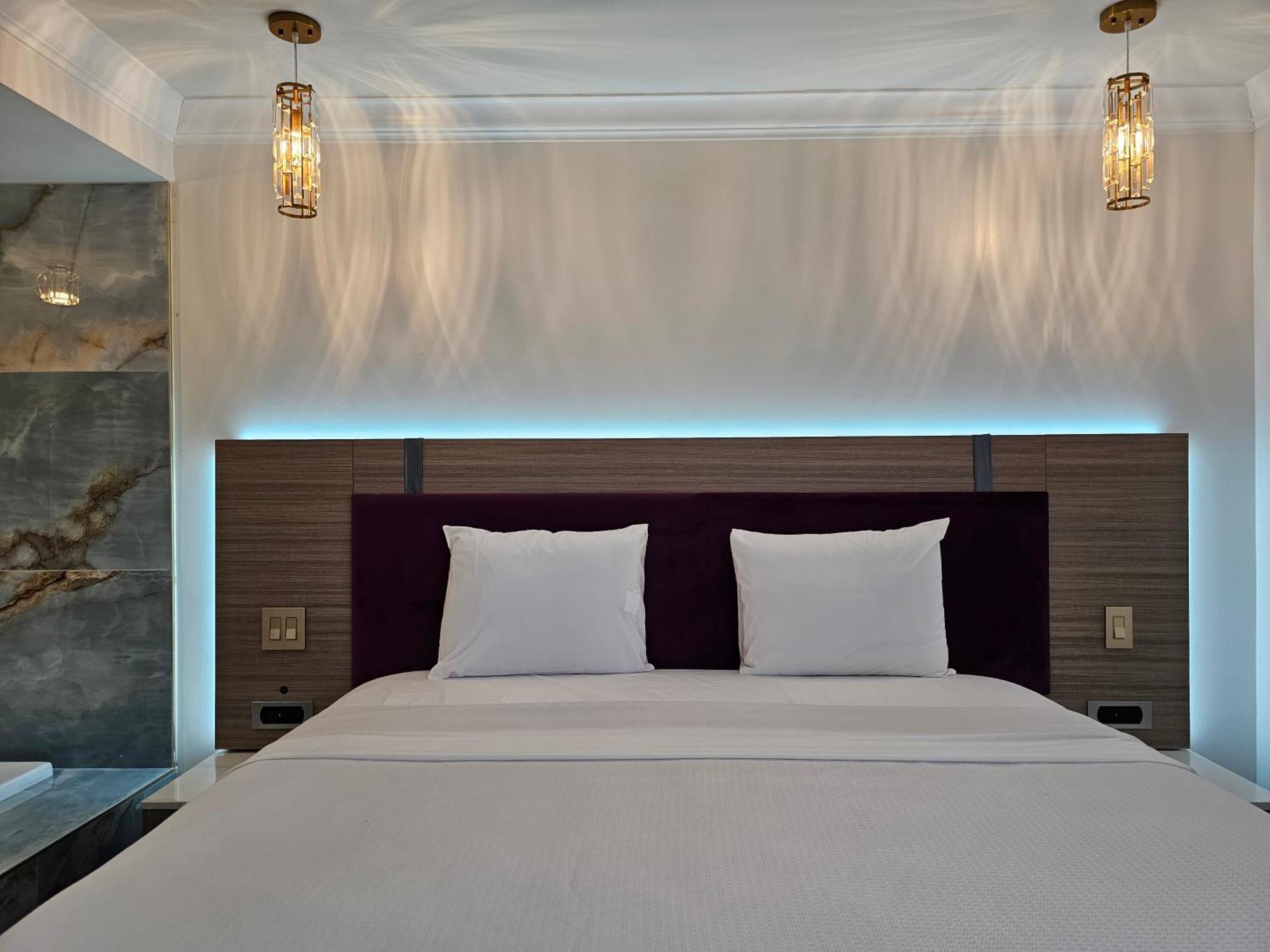Travelodge Inn & Suites By Wyndham Fullerton Esterno foto