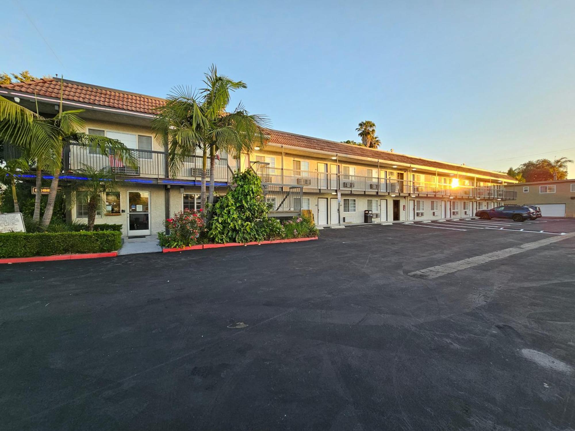 Travelodge Inn & Suites By Wyndham Fullerton Esterno foto