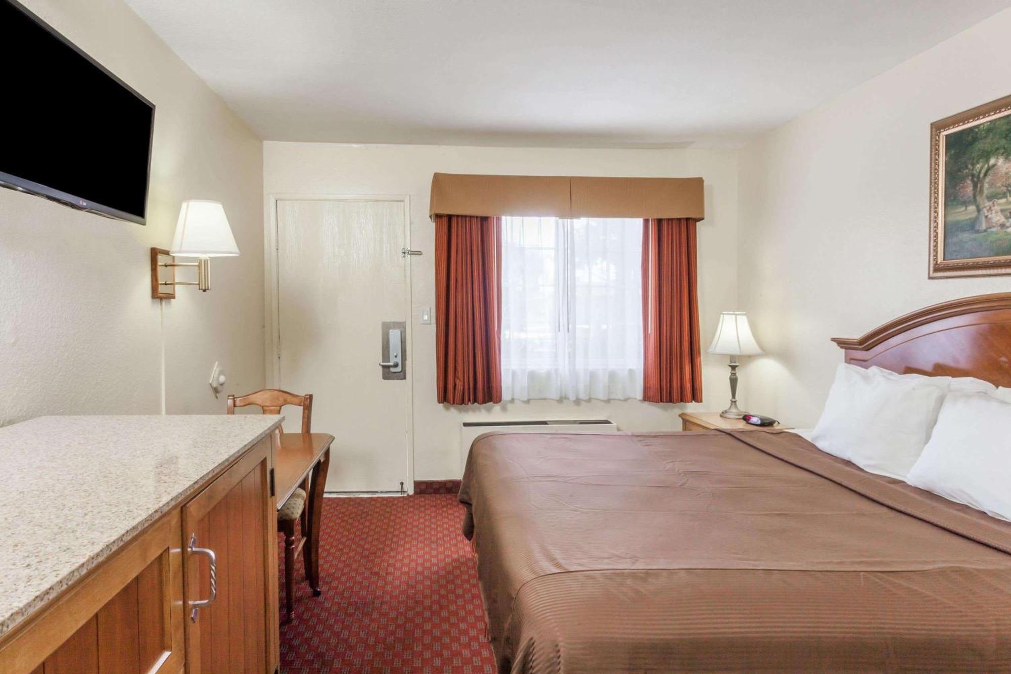 Travelodge Inn & Suites By Wyndham Fullerton Esterno foto