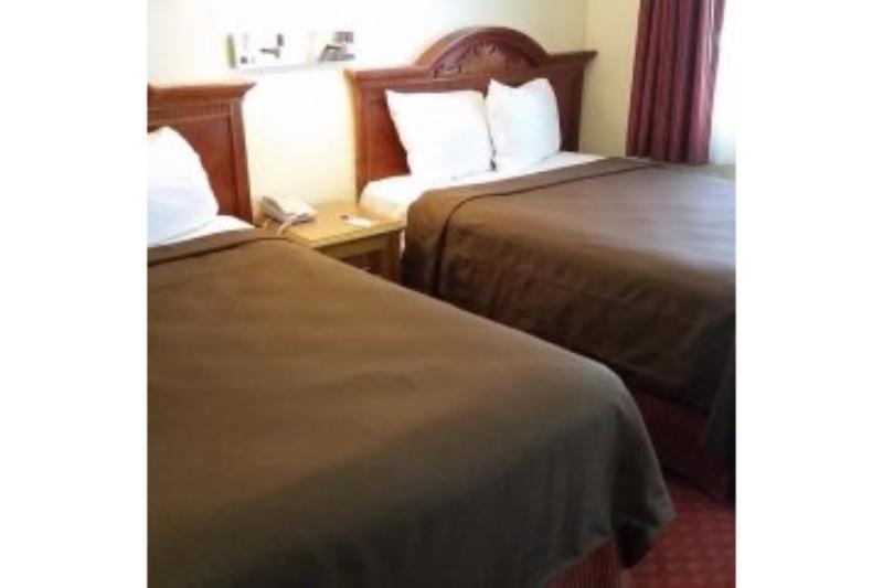 Travelodge Inn & Suites By Wyndham Fullerton Esterno foto