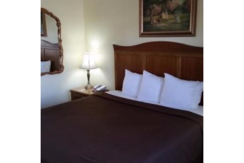 Travelodge Inn & Suites By Wyndham Fullerton Esterno foto