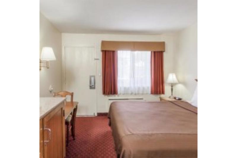 Travelodge Inn & Suites By Wyndham Fullerton Esterno foto